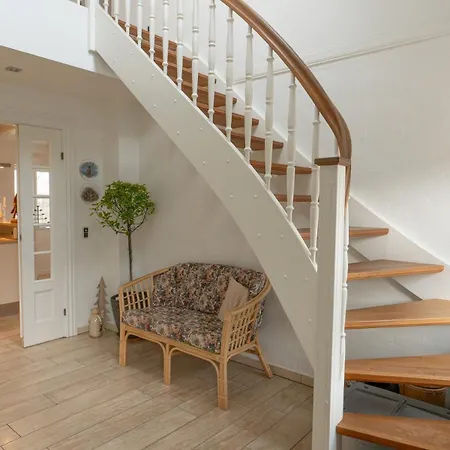 Scenic Estate With Private Activity Hall & Wellness Sauna Feriehus